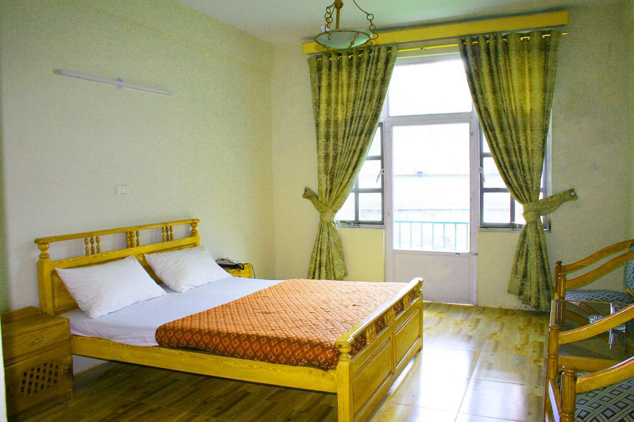 Pine Top Hotels ナラン エクステリア 写真