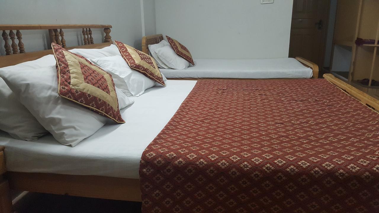 Pine Top Hotels ナラン エクステリア 写真