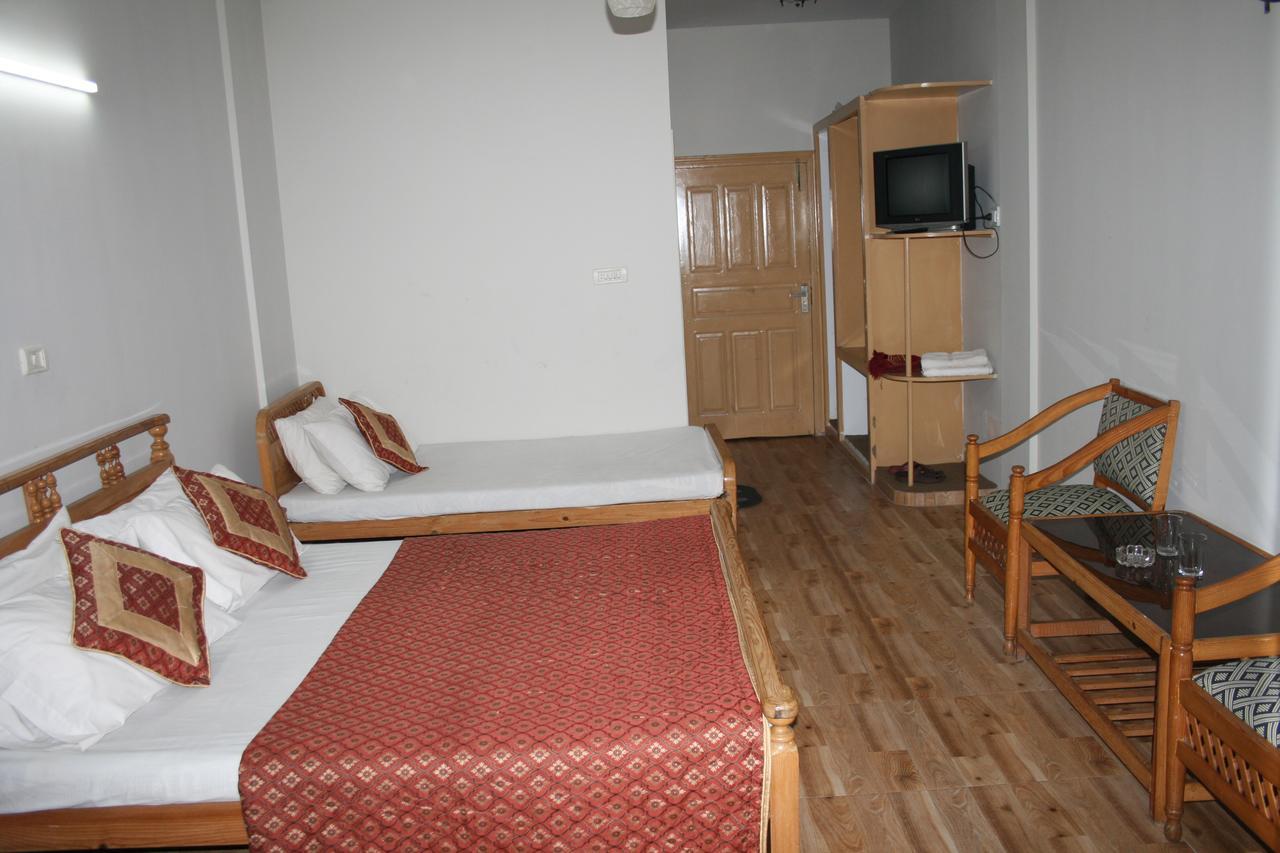 Pine Top Hotels ナラン エクステリア 写真