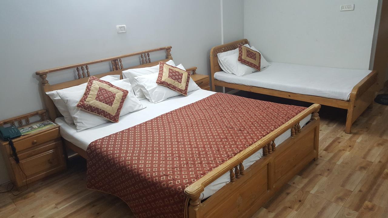 Pine Top Hotels ナラン エクステリア 写真