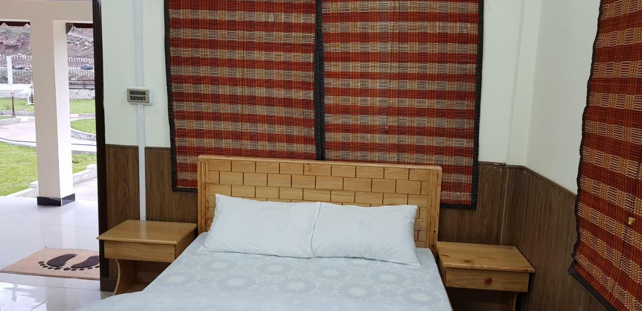 Pine Top Hotels ナラン エクステリア 写真